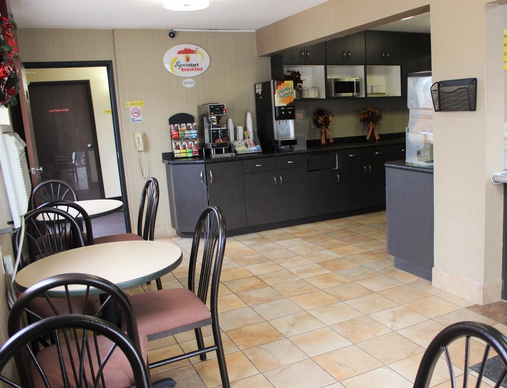 Hotel Super 8 By Wyndham Grand Forks Esterno foto