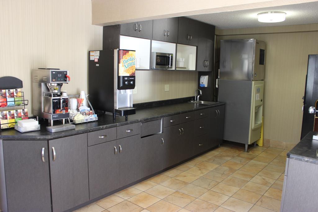 Hotel Super 8 By Wyndham Grand Forks Esterno foto