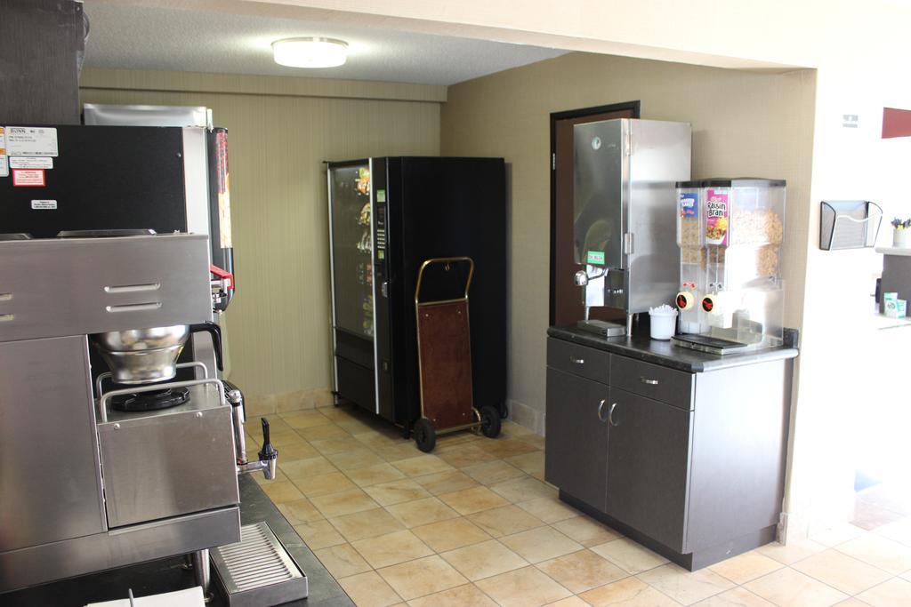 Hotel Super 8 By Wyndham Grand Forks Esterno foto