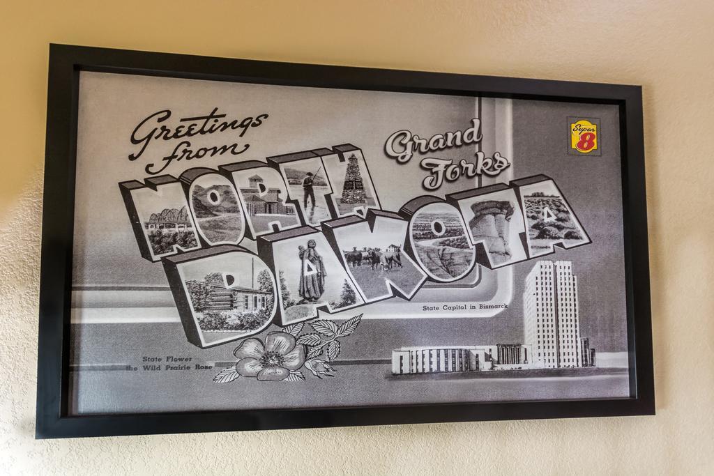 Hotel Super 8 By Wyndham Grand Forks Esterno foto