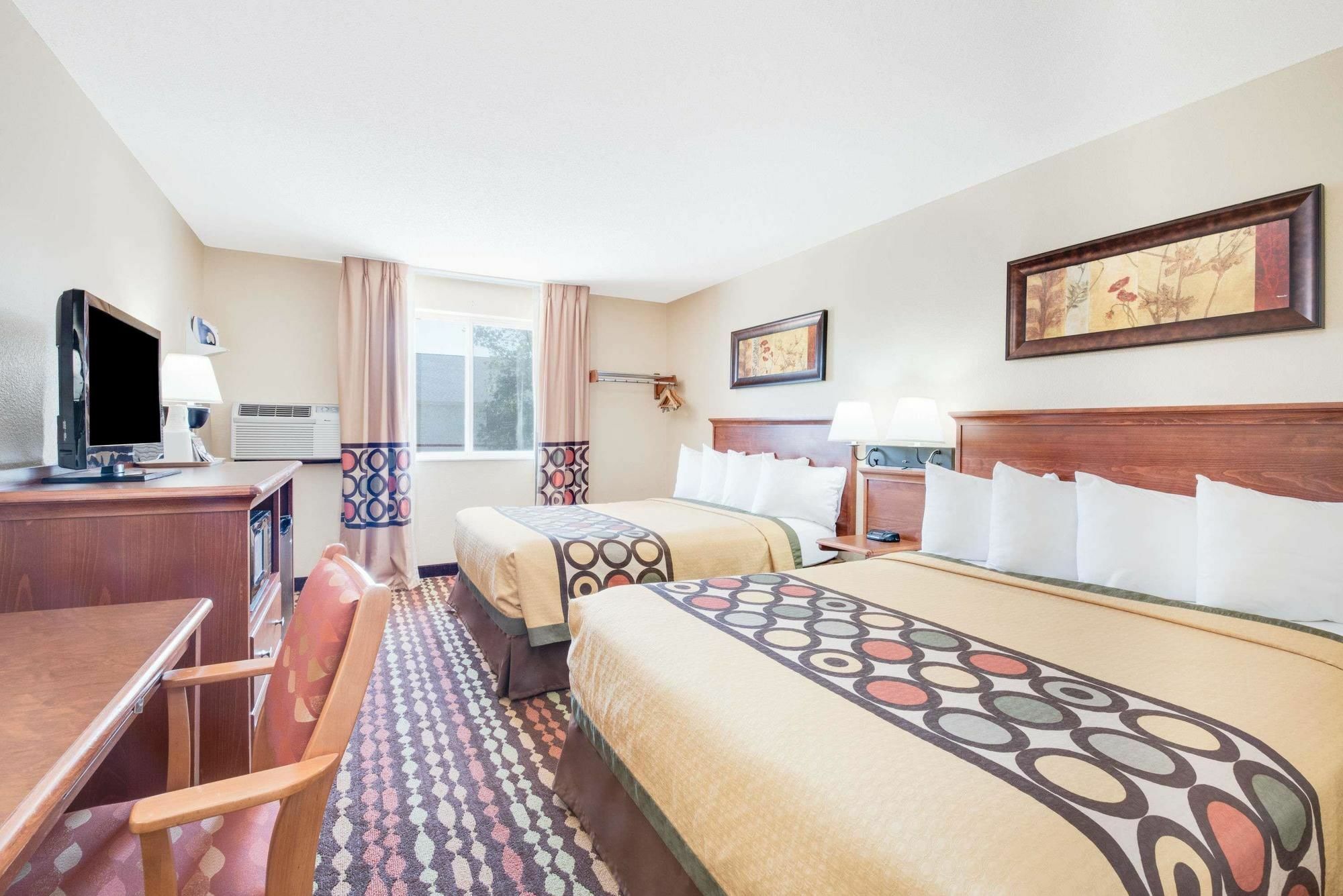 Hotel Super 8 By Wyndham Grand Forks Esterno foto